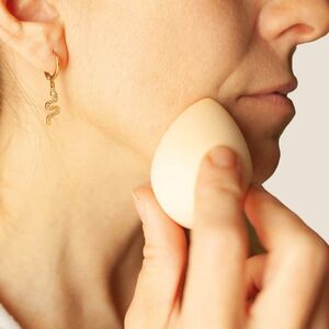 Goya 52015 - Facial Makeup Application Sponge BLUR