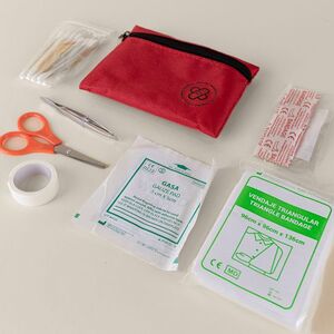 Goya 52066 - Compact First Aid Kit with Scissors SOS